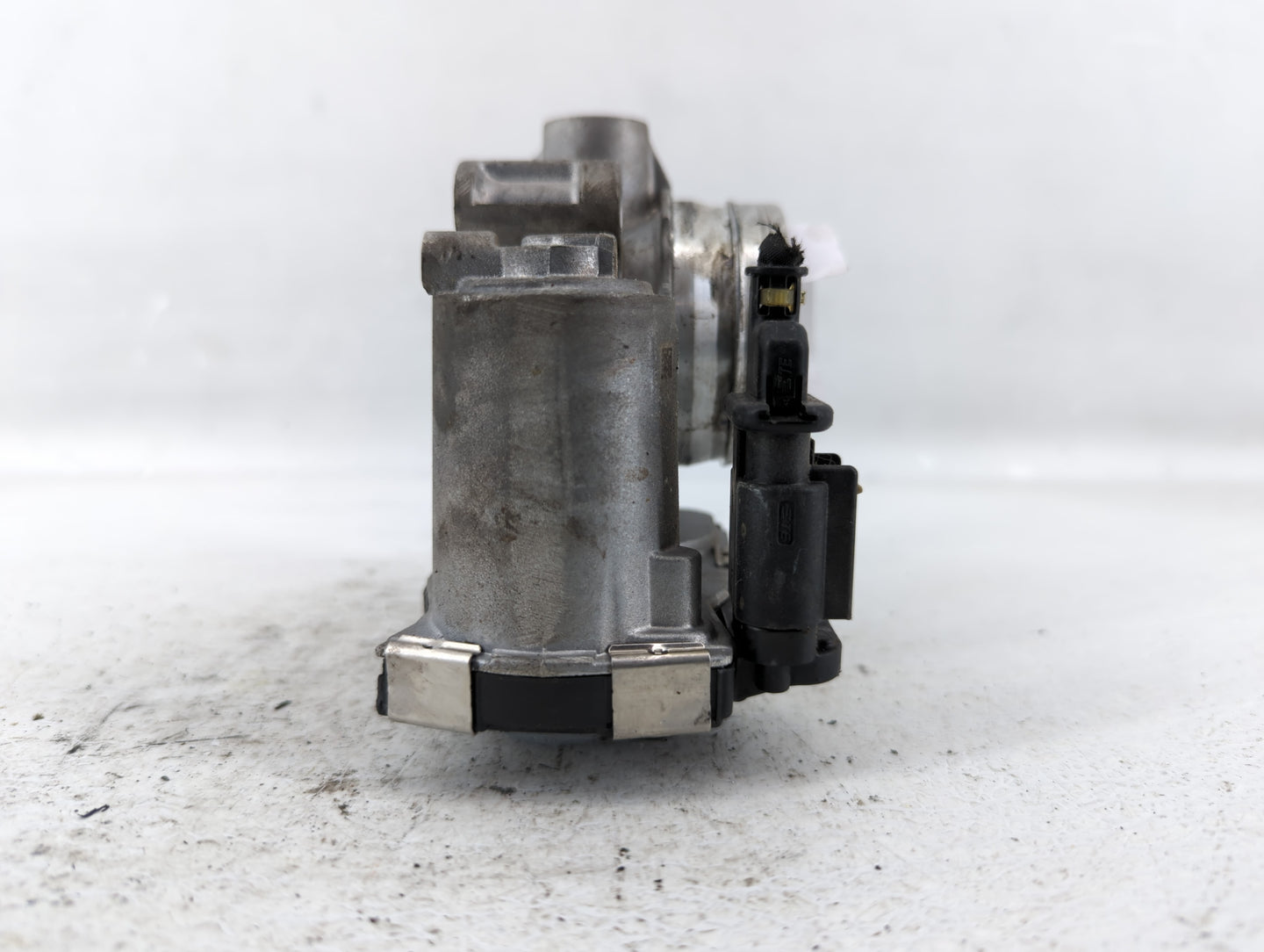 2018-2022 Chevrolet Equinox Throttle Body P/N:12671379AA Fits Fits 2016 2017 2018 2019 2020 2021 2022 OEM Used Auto Parts - 