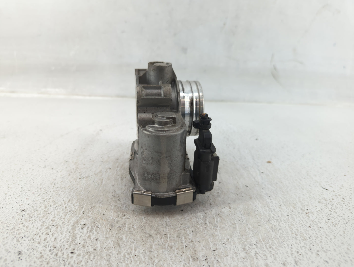 2018-2022 Chevrolet Equinox Throttle Body P/N:12671379AA Fits Fits 2016 2017 2018 2019 2020 2021 2022 OEM Used Auto Parts - 