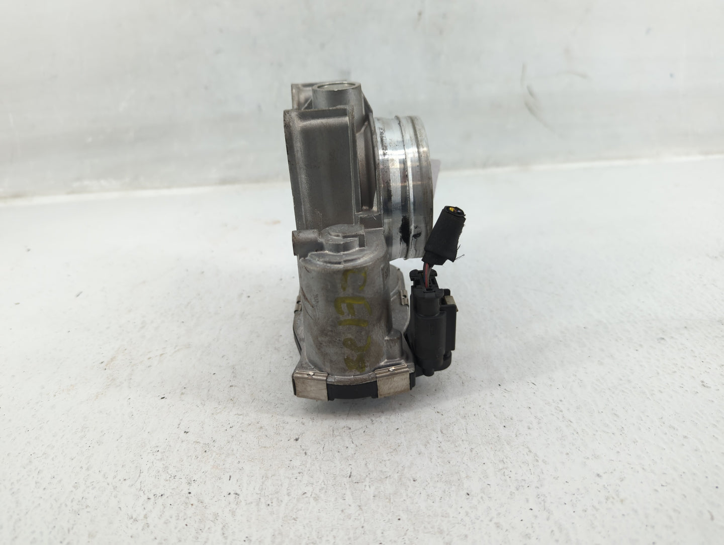 2018-2020 Chevrolet Equinox Throttle Body P/N:12670837AA Fits Fits 2013 2014 2015 2016 2017 2018 2019 2020 2021 OEM Used Aut