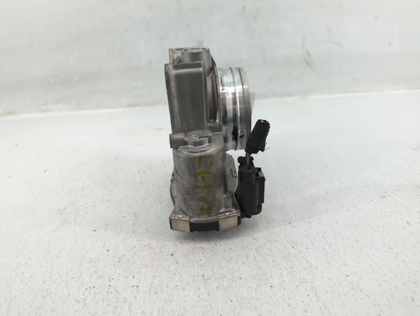 2018-2020 Chevrolet Equinox Throttle Body P/N:12670837AA Fits Fits 2013 2014 2015 2016 2017 2018 2019 2020 2021 OEM Used Aut