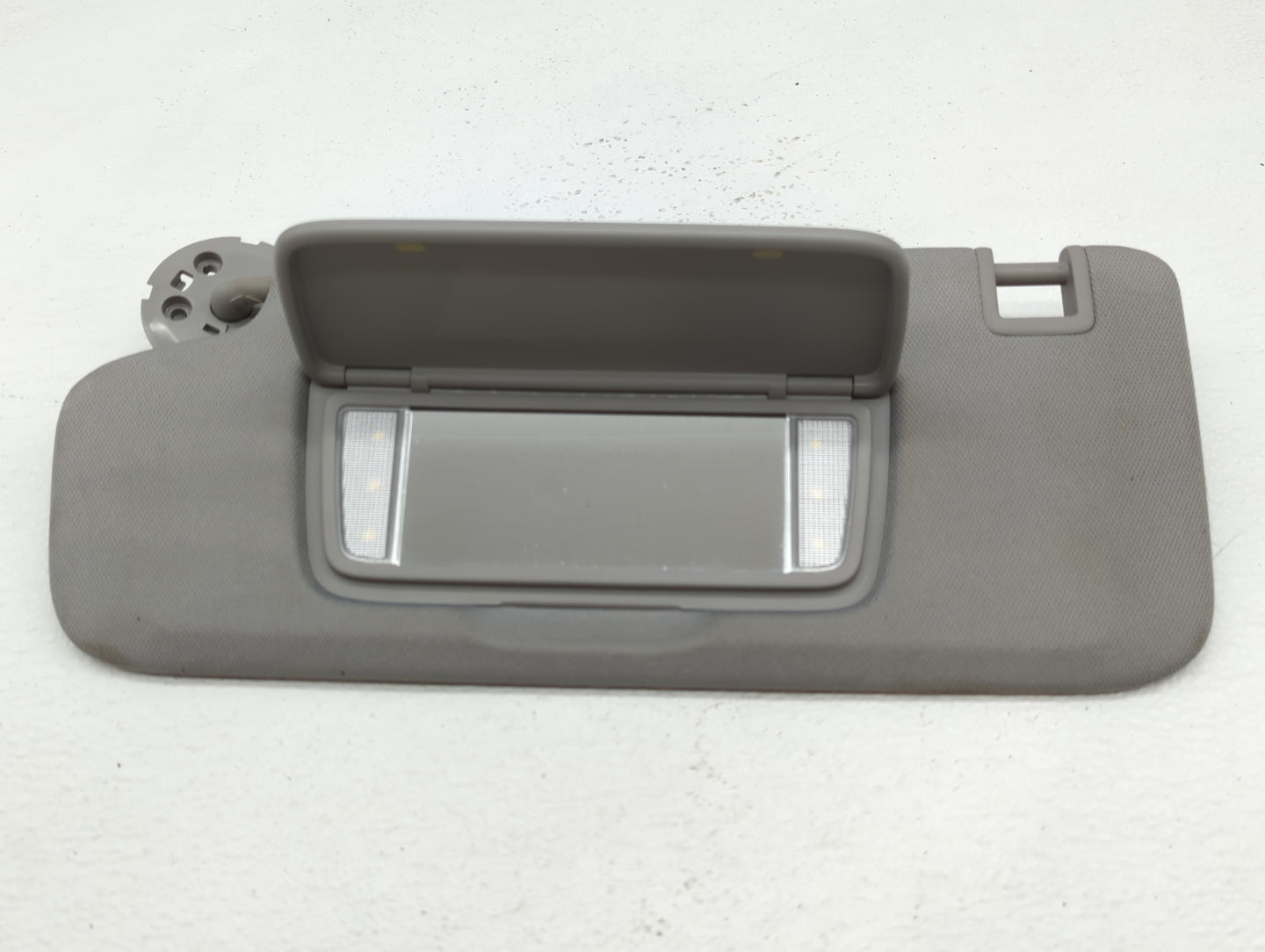 2018-2019 Chevrolet Equinox Sun Visor Shade Replacement Driver Left Mirror Fits Fits 2018 2019 OEM Used Auto Parts - Oemused