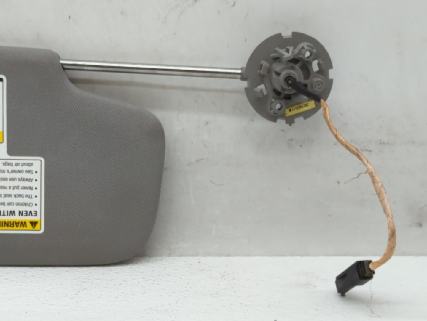 2018-2019 Chevrolet Equinox Sun Visor Shade Replacement Driver Left Mirror Fits Fits 2018 2019 OEM Used Auto Parts - Oemused