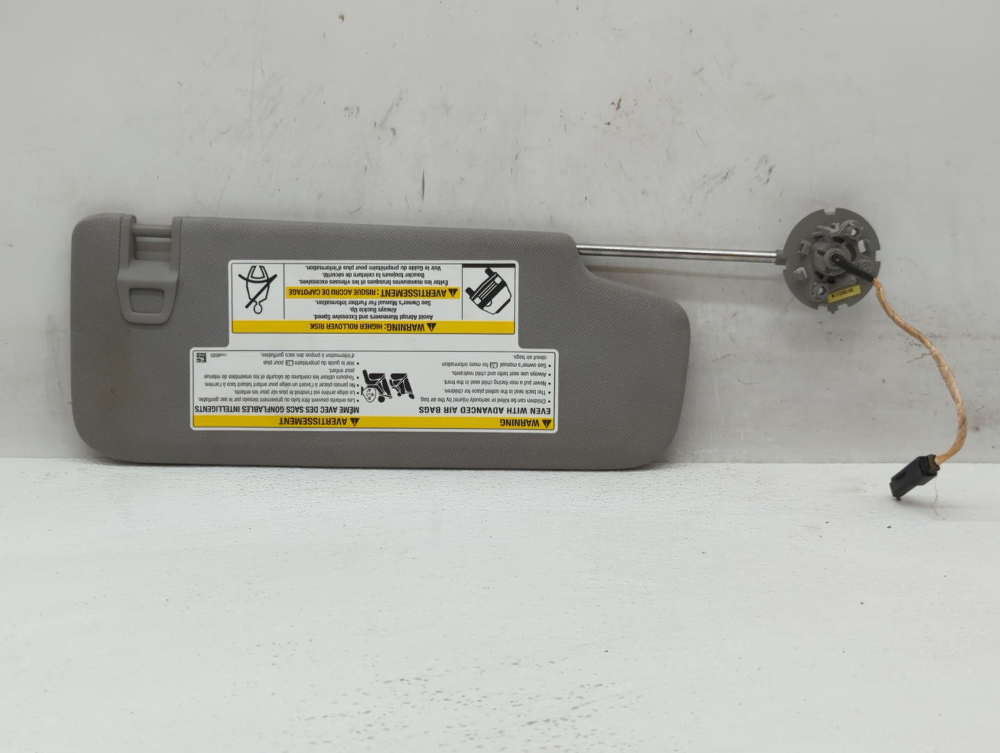 2018-2019 Chevrolet Equinox Sun Visor Shade Replacement Driver Left Mirror Fits Fits 2018 2019 OEM Used Auto Parts - Oemused