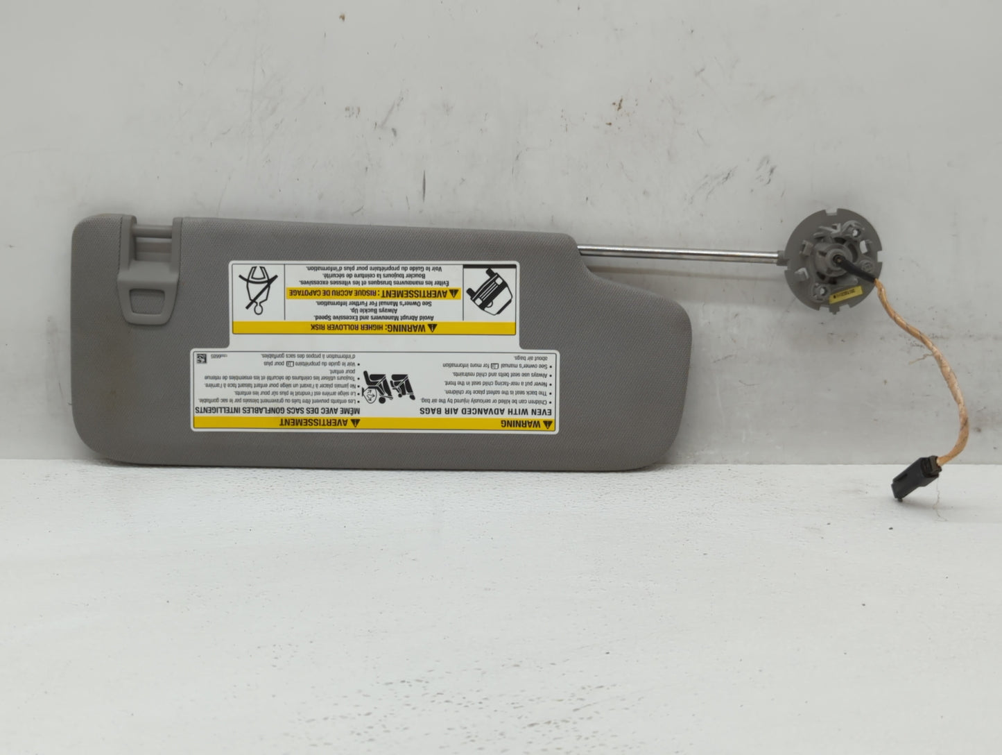 2018-2019 Chevrolet Equinox Sun Visor Shade Replacement Driver Left Mirror Fits Fits 2018 2019 OEM Used Auto Parts - Oemused