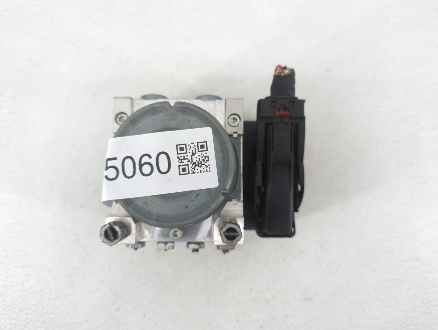 2018-2019 Chevrolet Equinox ABS Pump Control Module Replacement P/N:84414759 84342052 Fits Fits 2018 2019 2020 2021 OEM Used