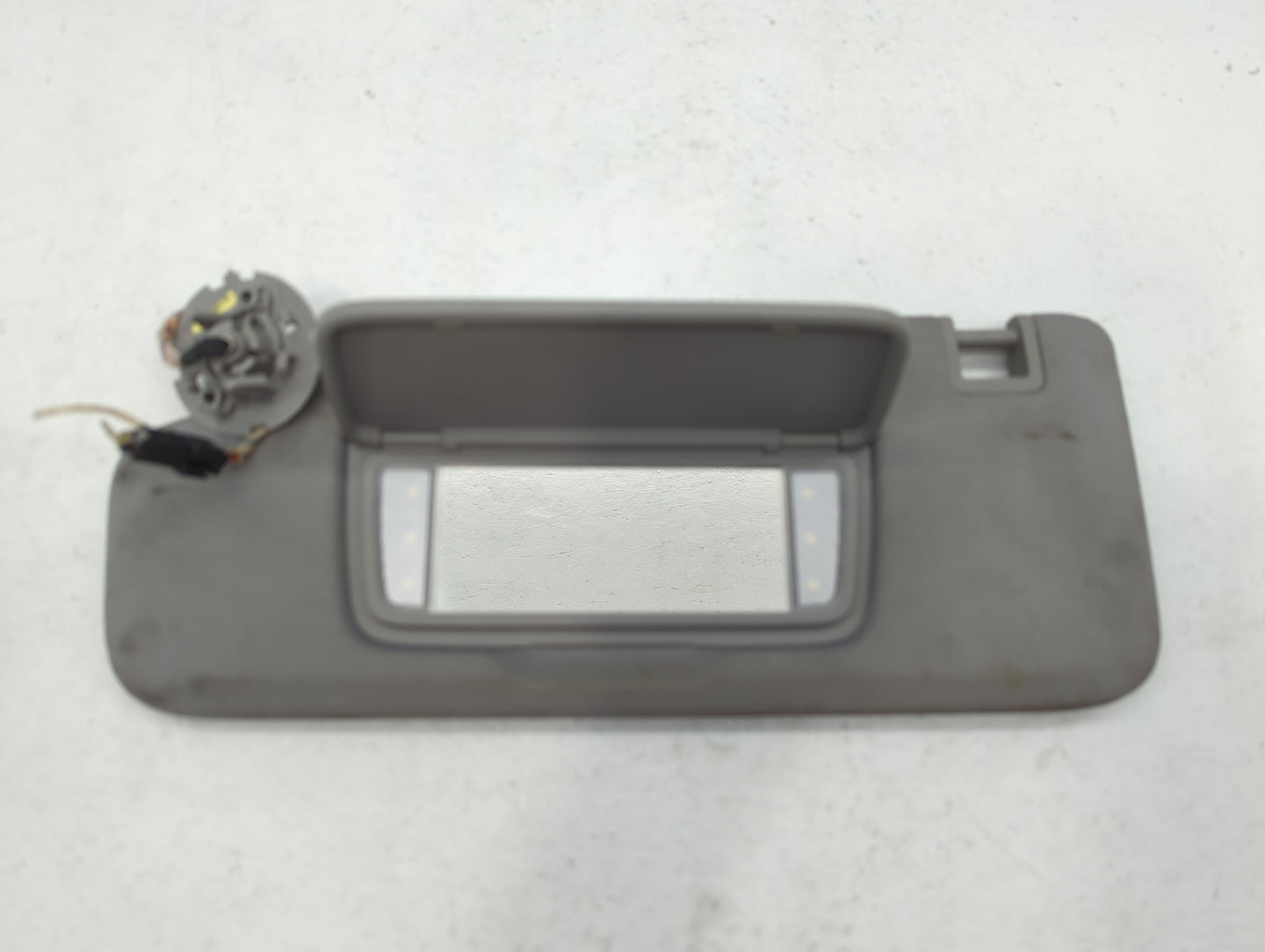 2018-2019 Chevrolet Equinox Sun Visor Shade Replacement Driver Left Mirror Fits Fits 2018 2019 OEM Used Auto Parts - Oemused