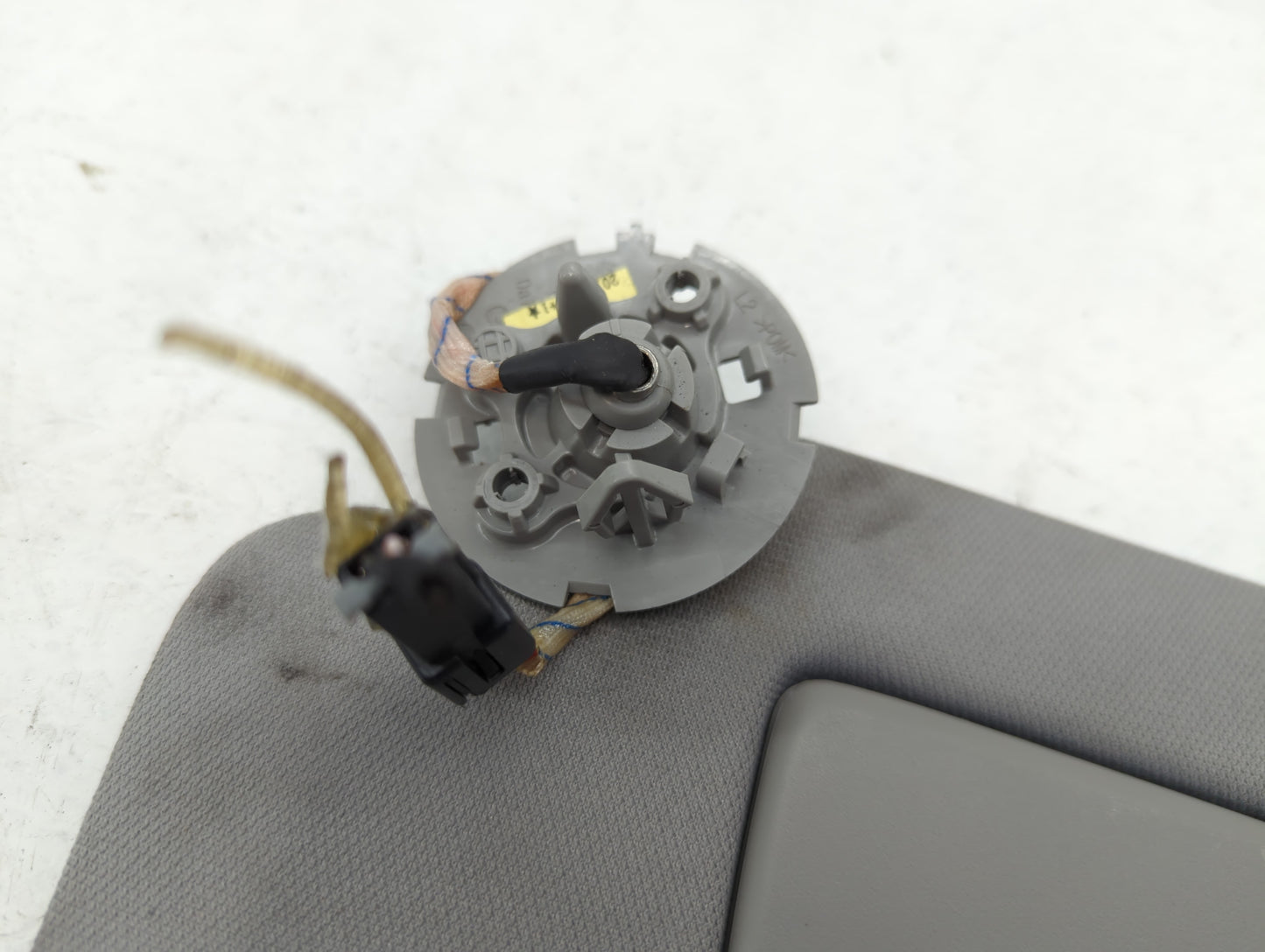 2018-2019 Chevrolet Equinox Sun Visor Shade Replacement Driver Left Mirror Fits Fits 2018 2019 OEM Used Auto Parts - Oemused