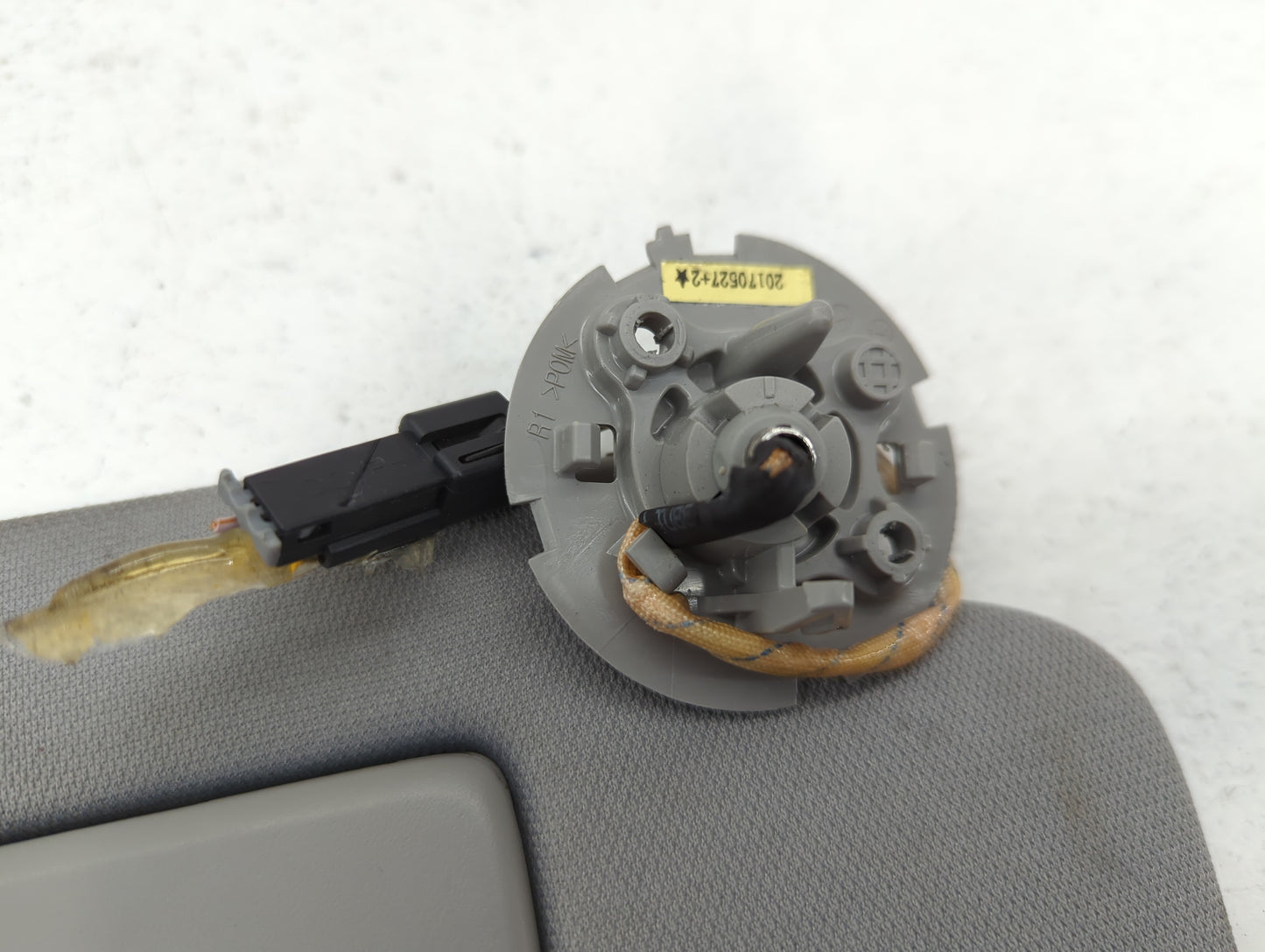 2018-2019 Chevrolet Equinox Sun Visor Shade Replacement Passenger Right Mirror Fits Fits 2018 2019 OEM Used Auto Parts - Oem