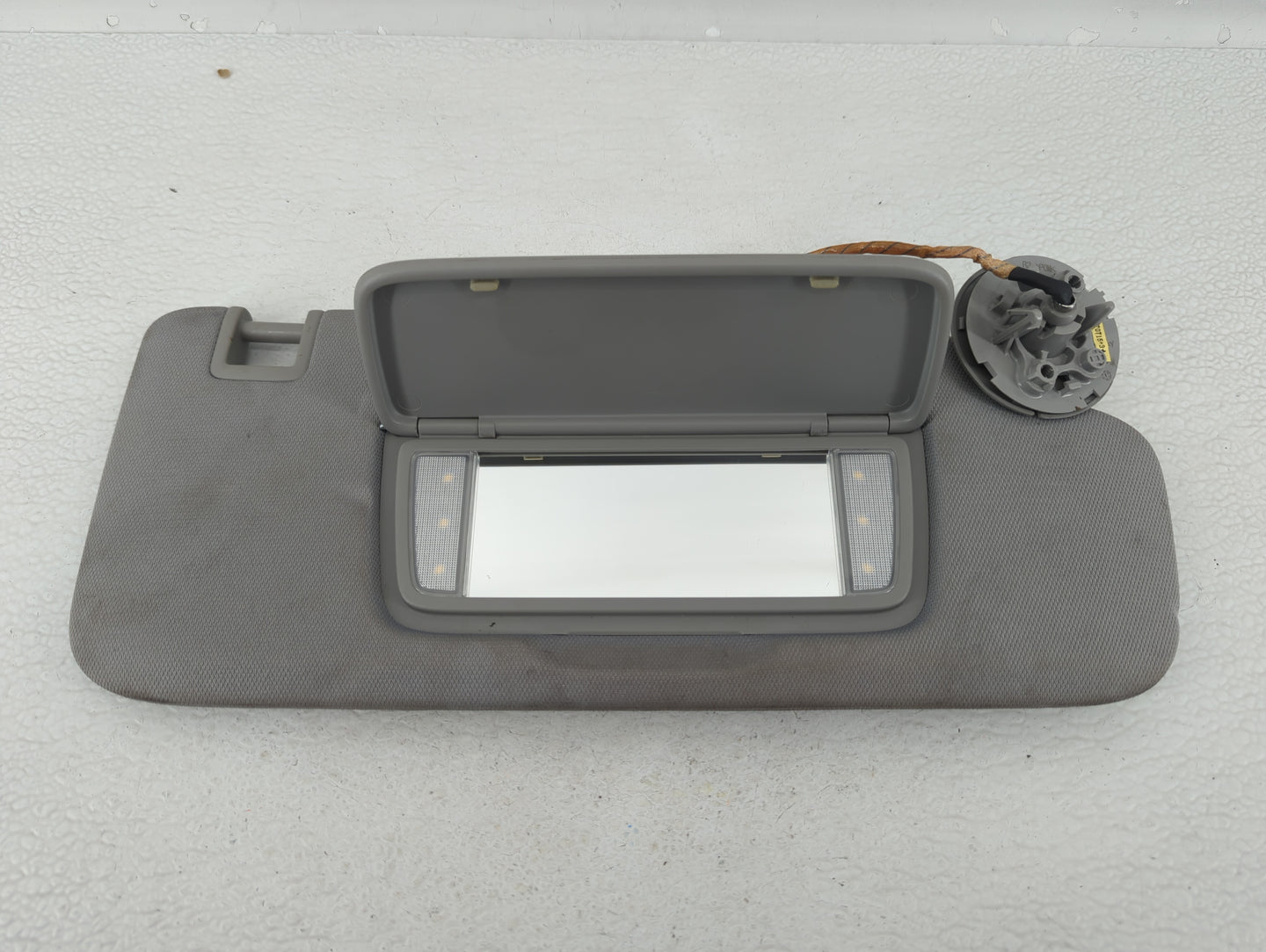 2018-2019 Chevrolet Equinox Sun Visor Shade Replacement Driver Left Mirror Fits Fits 2018 2019 OEM Used Auto Parts - Oemused