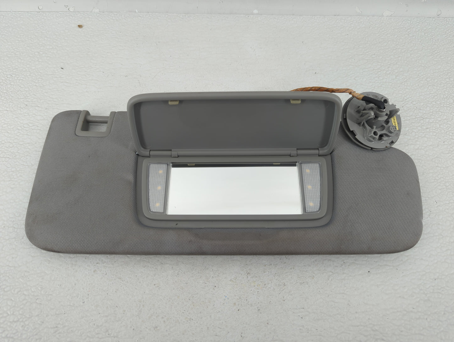 2018-2019 Chevrolet Equinox Sun Visor Shade Replacement Driver Left Mirror Fits Fits 2018 2019 OEM Used Auto Parts - Oemused