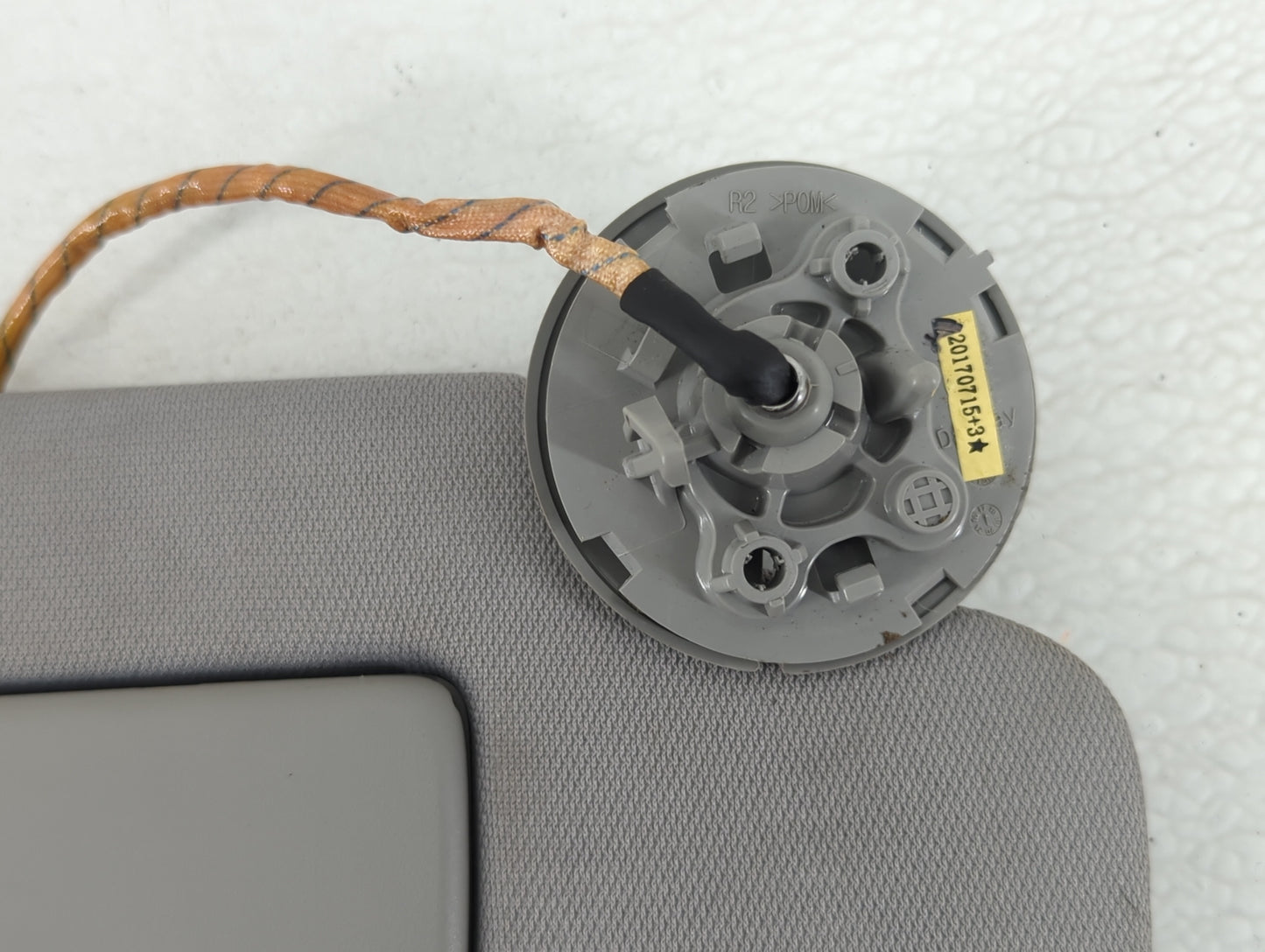 2018-2019 Chevrolet Equinox Sun Visor Shade Replacement Driver Left Mirror Fits Fits 2018 2019 OEM Used Auto Parts - Oemused