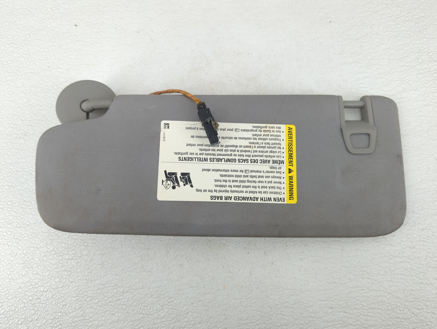 2018-2019 Chevrolet Equinox Sun Visor Shade Replacement Driver Left Mirror Fits Fits 2018 2019 OEM Used Auto Parts - Oemused