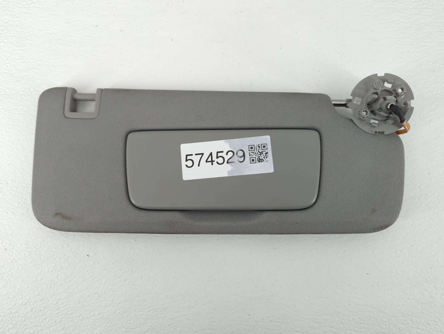 2018-2019 Chevrolet Equinox Sun Visor Shade Replacement Passenger Right Mirror Fits Fits 2018 2019 OEM Used Auto Parts - Oem