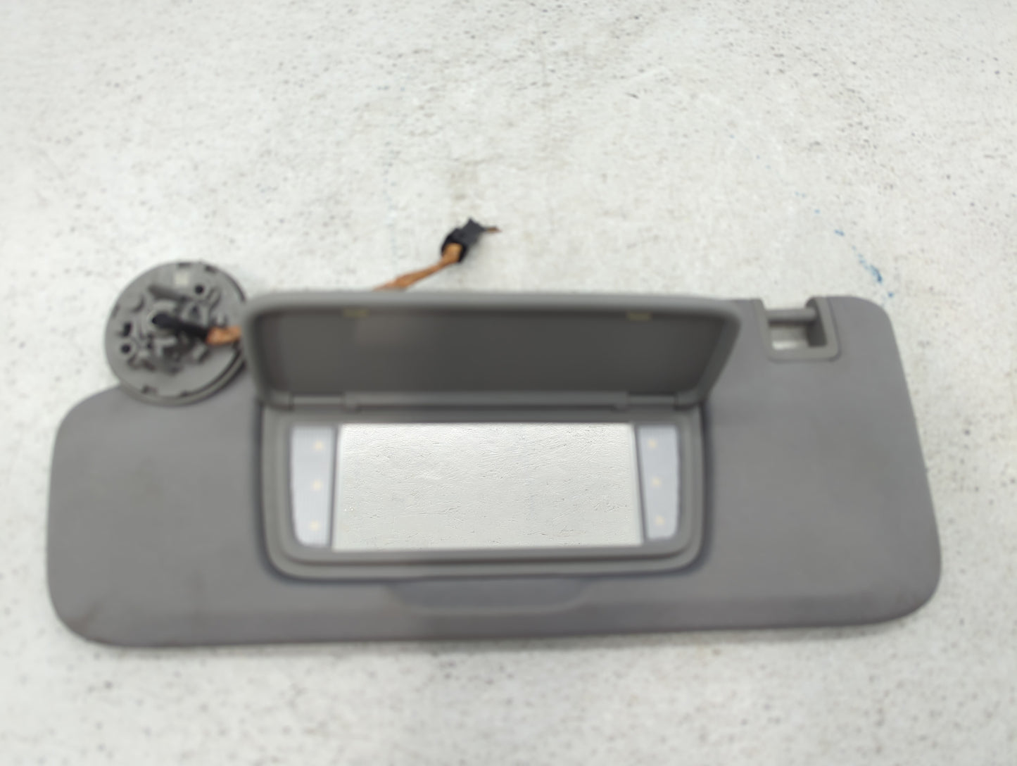 2018-2019 Chevrolet Equinox Sun Visor Shade Replacement Driver Left Mirror Fits Fits 2018 2019 OEM Used Auto Parts - Oemused