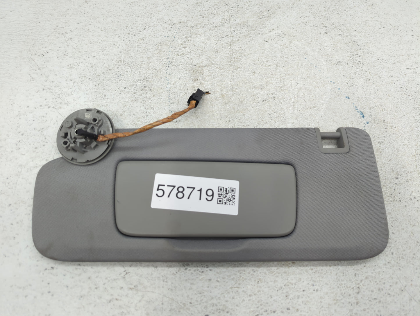 2018-2019 Chevrolet Equinox Sun Visor Shade Replacement Driver Left Mirror Fits Fits 2018 2019 OEM Used Auto Parts - Oemused