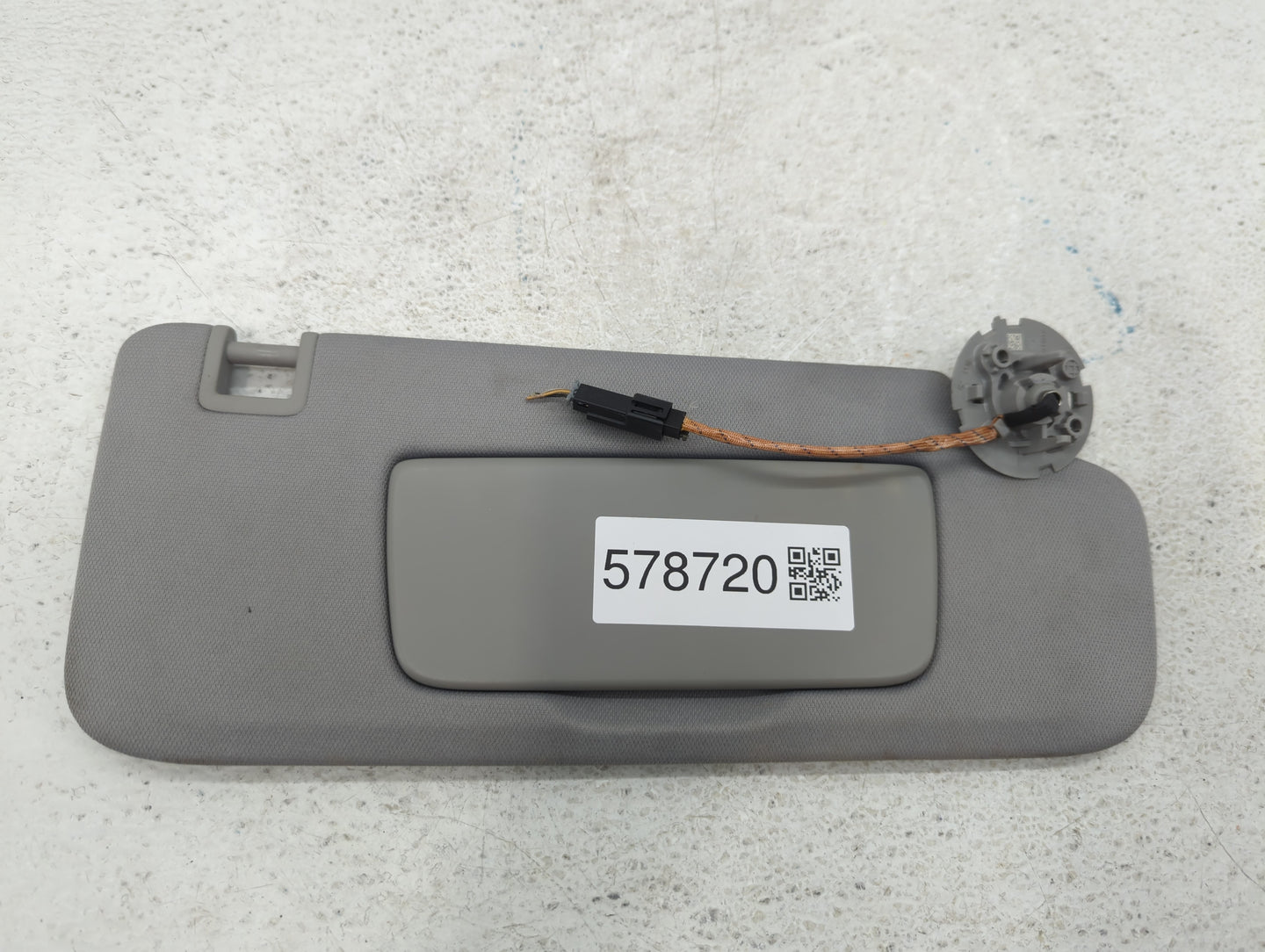 2018-2019 Chevrolet Equinox Sun Visor Shade Replacement Passenger Right Mirror Fits Fits 2018 2019 OEM Used Auto Parts - Oem