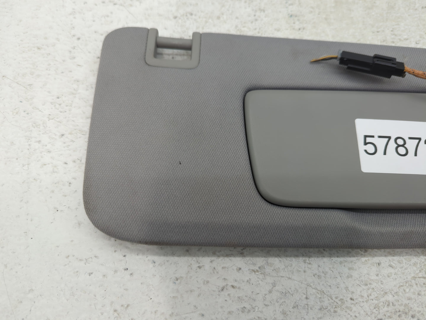 2018-2019 Chevrolet Equinox Sun Visor Shade Replacement Passenger Right Mirror Fits Fits 2018 2019 OEM Used Auto Parts - Oem