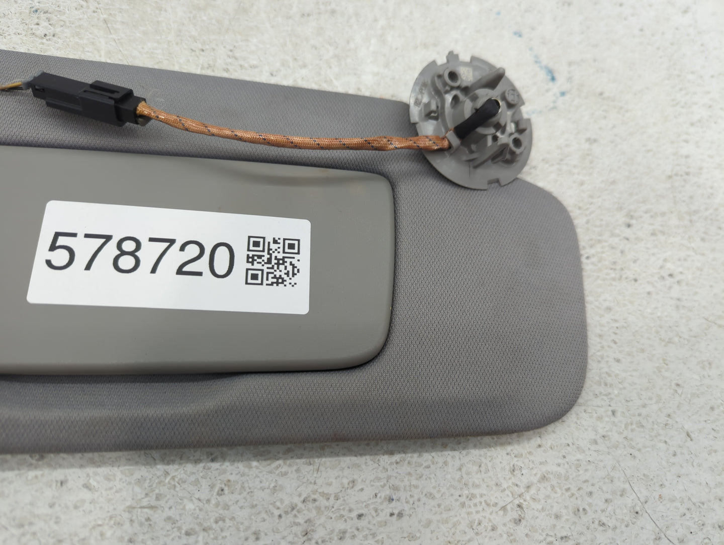 2018-2019 Chevrolet Equinox Sun Visor Shade Replacement Passenger Right Mirror Fits Fits 2018 2019 OEM Used Auto Parts - Oem