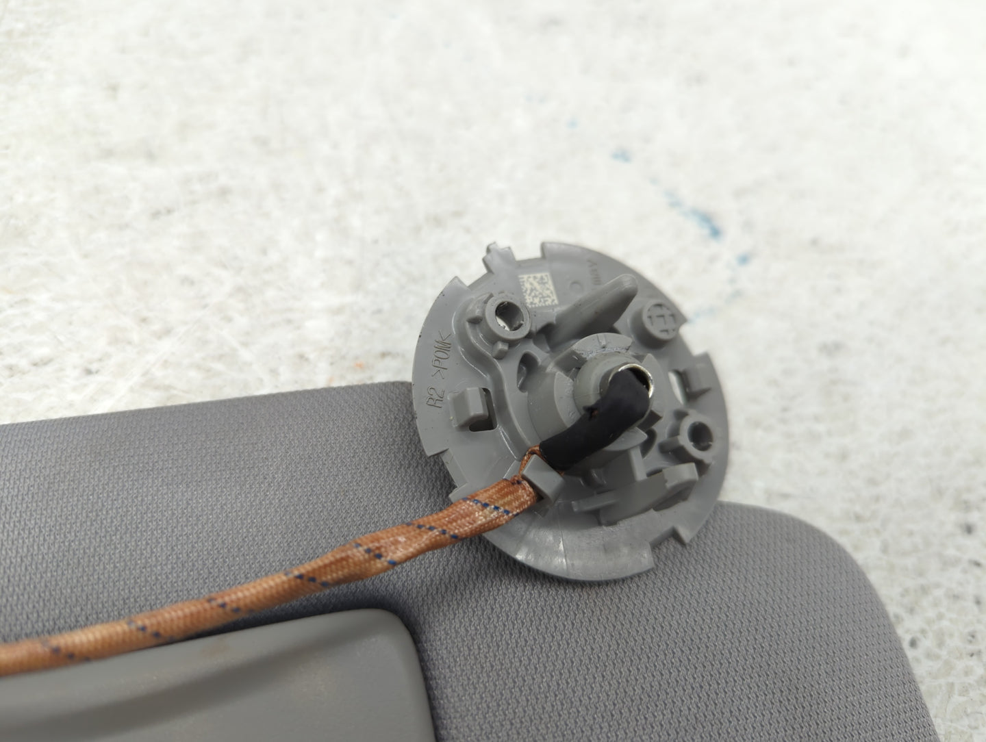 2018-2019 Chevrolet Equinox Sun Visor Shade Replacement Passenger Right Mirror Fits Fits 2018 2019 OEM Used Auto Parts - Oem