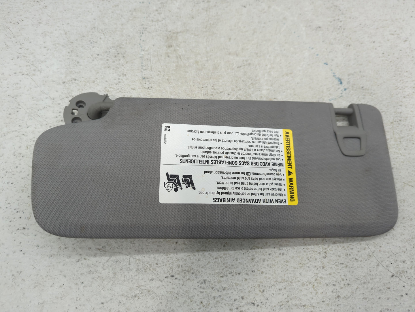 2018-2019 Chevrolet Equinox Sun Visor Shade Replacement Passenger Right Mirror Fits Fits 2018 2019 OEM Used Auto Parts - Oem