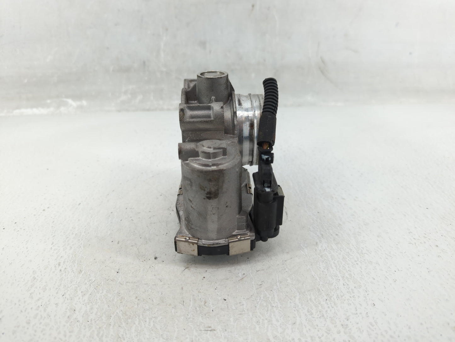 2018-2022 Chevrolet Equinox Throttle Body P/N:12671379AA Fits Fits 2016 2017 2018 2019 2020 2021 2022 OEM Used Auto Parts - 