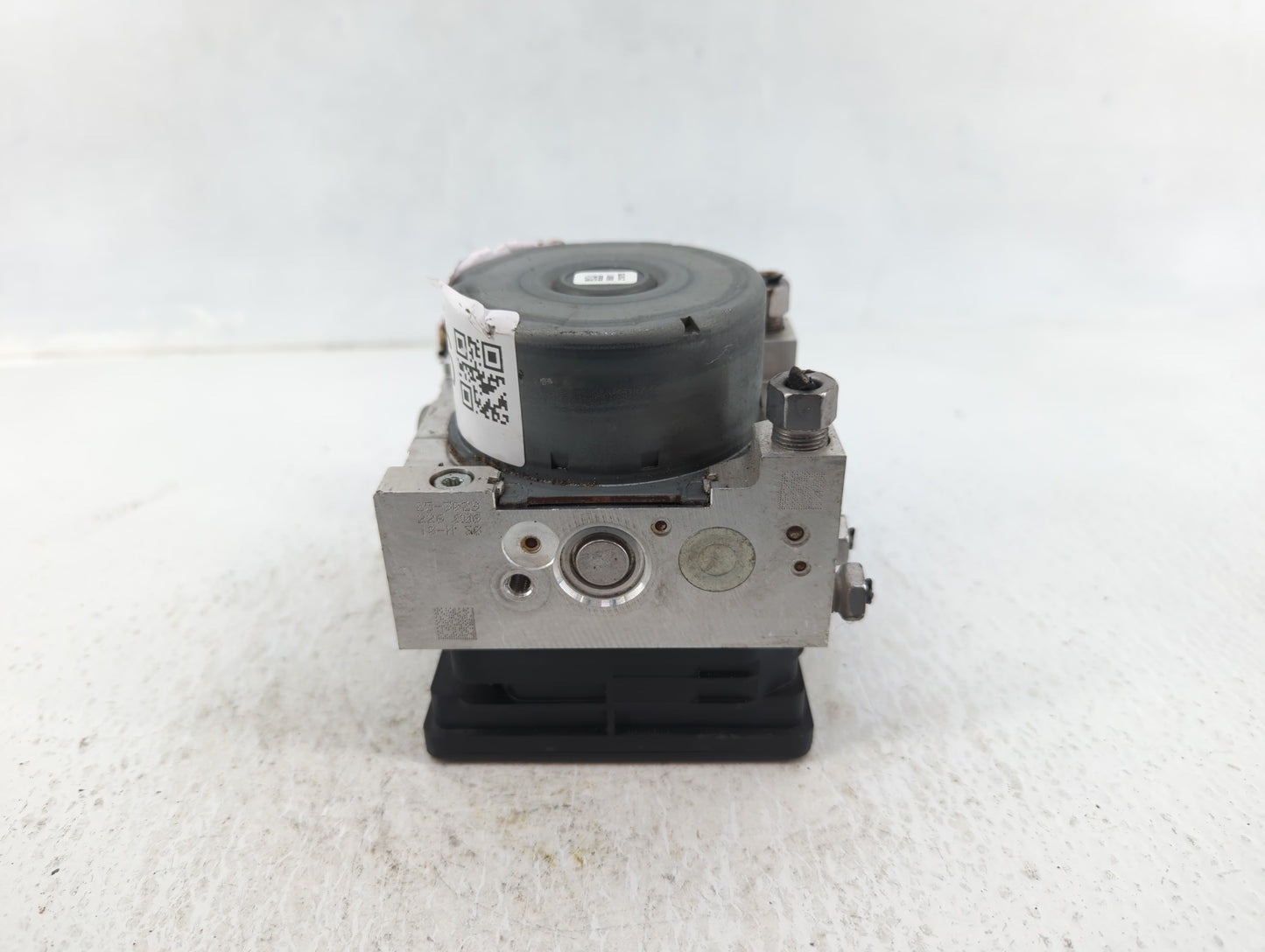 2018-2019 Chevrolet Equinox ABS Pump Control Module Replacement P/N:84342052 Fits Fits 2018 2019 2020 2021 OEM Used Auto Par