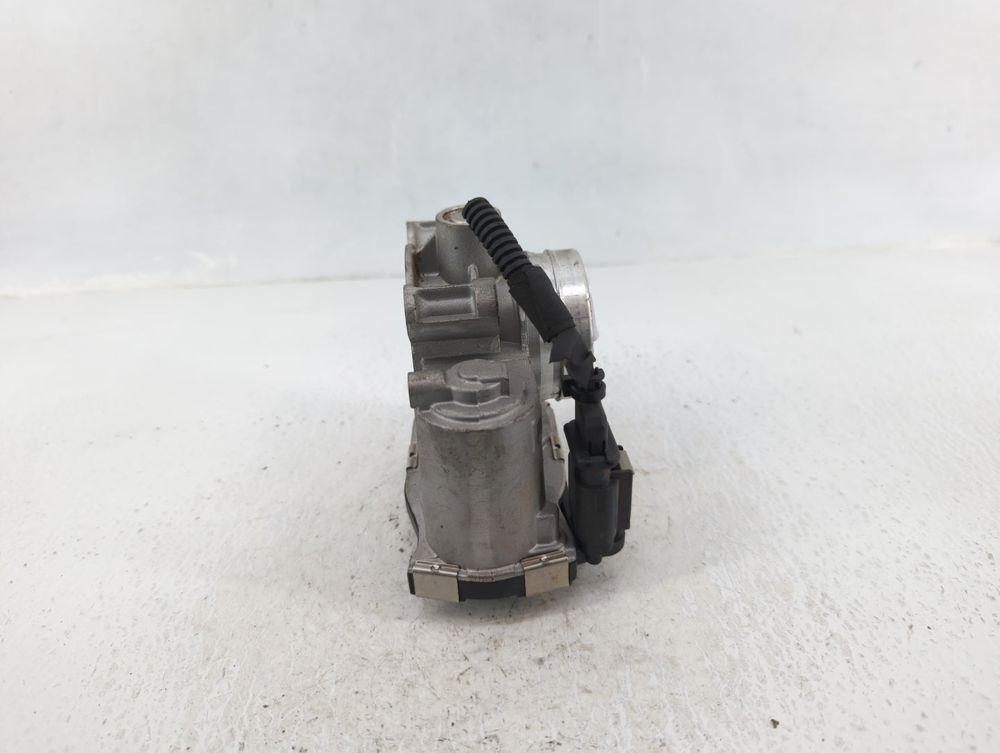 2018-2022 Chevrolet Equinox Throttle Body P/N:12671379AA Fits Fits 2016 2017 2018 2019 2020 2021 2022 OEM Used Auto Parts - 