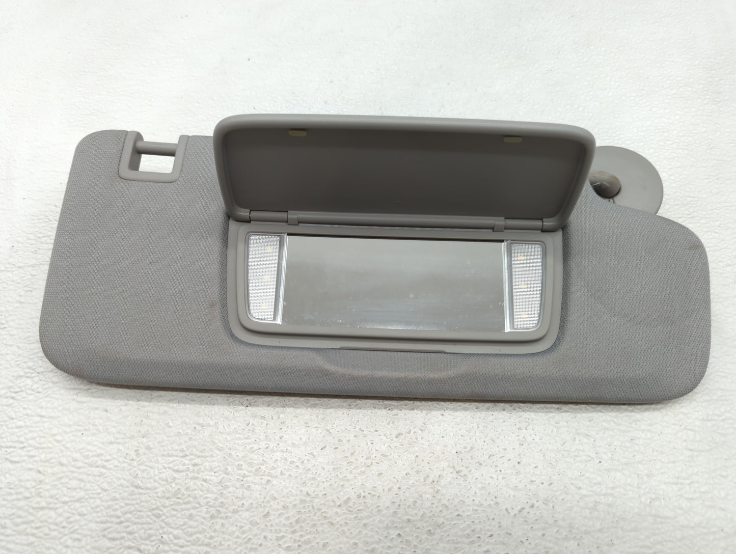 2018-2019 Chevrolet Equinox Sun Visor Shade Replacement Passenger Right Mirror Fits Fits 2018 2019 OEM Used Auto Parts - Oem