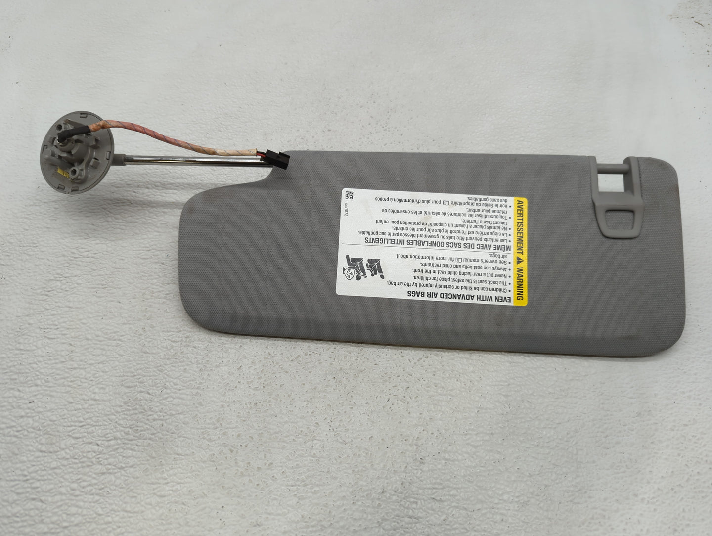 2018-2019 Chevrolet Equinox Sun Visor Shade Replacement Passenger Right Mirror Fits Fits 2018 2019 OEM Used Auto Parts - Oem