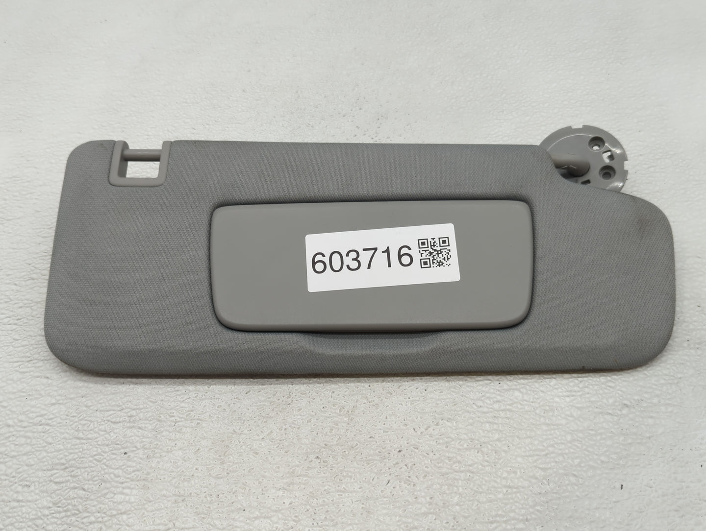 2018-2019 Chevrolet Equinox Sun Visor Shade Replacement Passenger Right Mirror Fits Fits 2018 2019 OEM Used Auto Parts - Oem