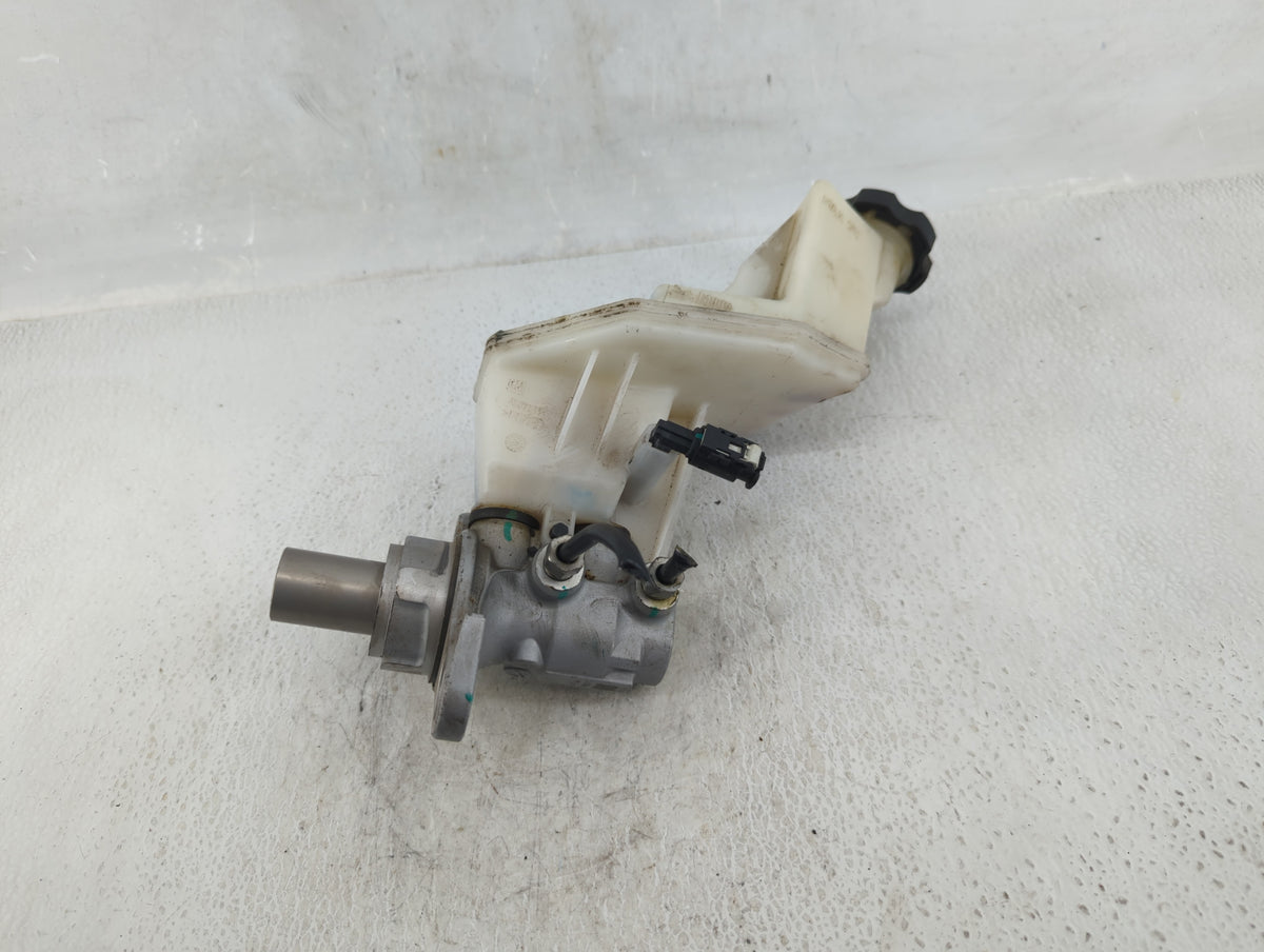 2018-2022 Chevrolet Equinox Brake Master Cylinder 607398 - Oemusedautoparts1.com