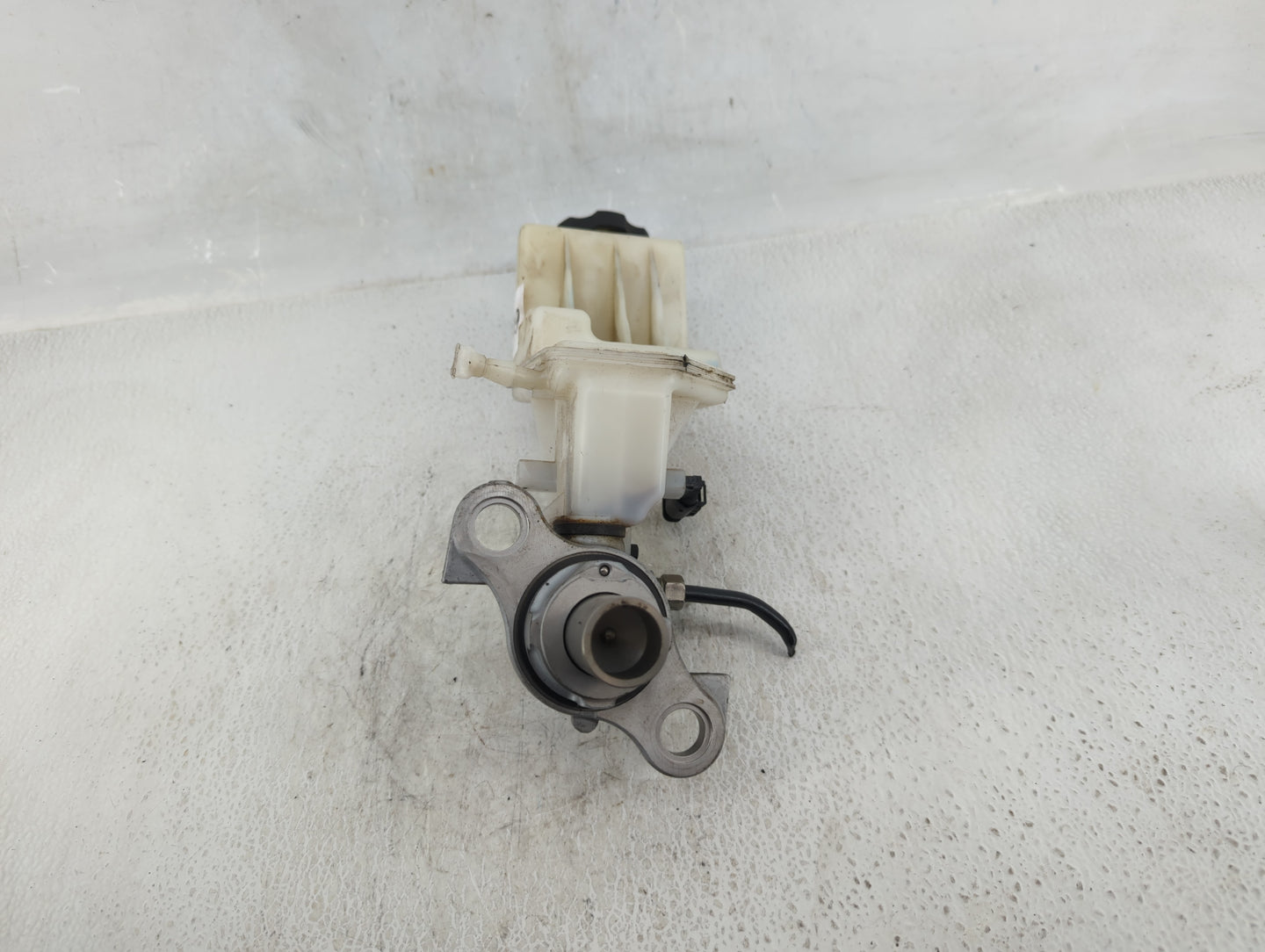 2018-2022 Chevrolet Equinox Brake Master Cylinder 607398 - Oemusedautoparts1.com