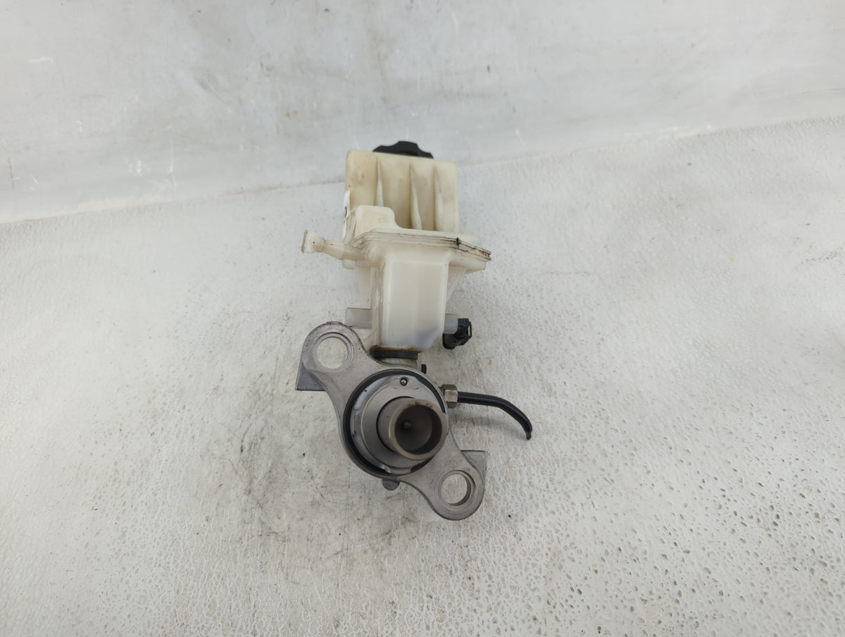 2018-2022 Chevrolet Equinox Brake Master Cylinder 607398 - Oemusedautoparts1.com