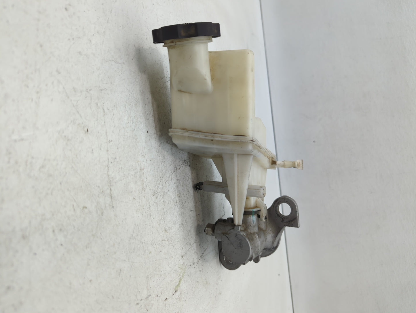 2018-2022 Chevrolet Equinox Brake Master Cylinder 610685 - Oemusedautoparts1.com