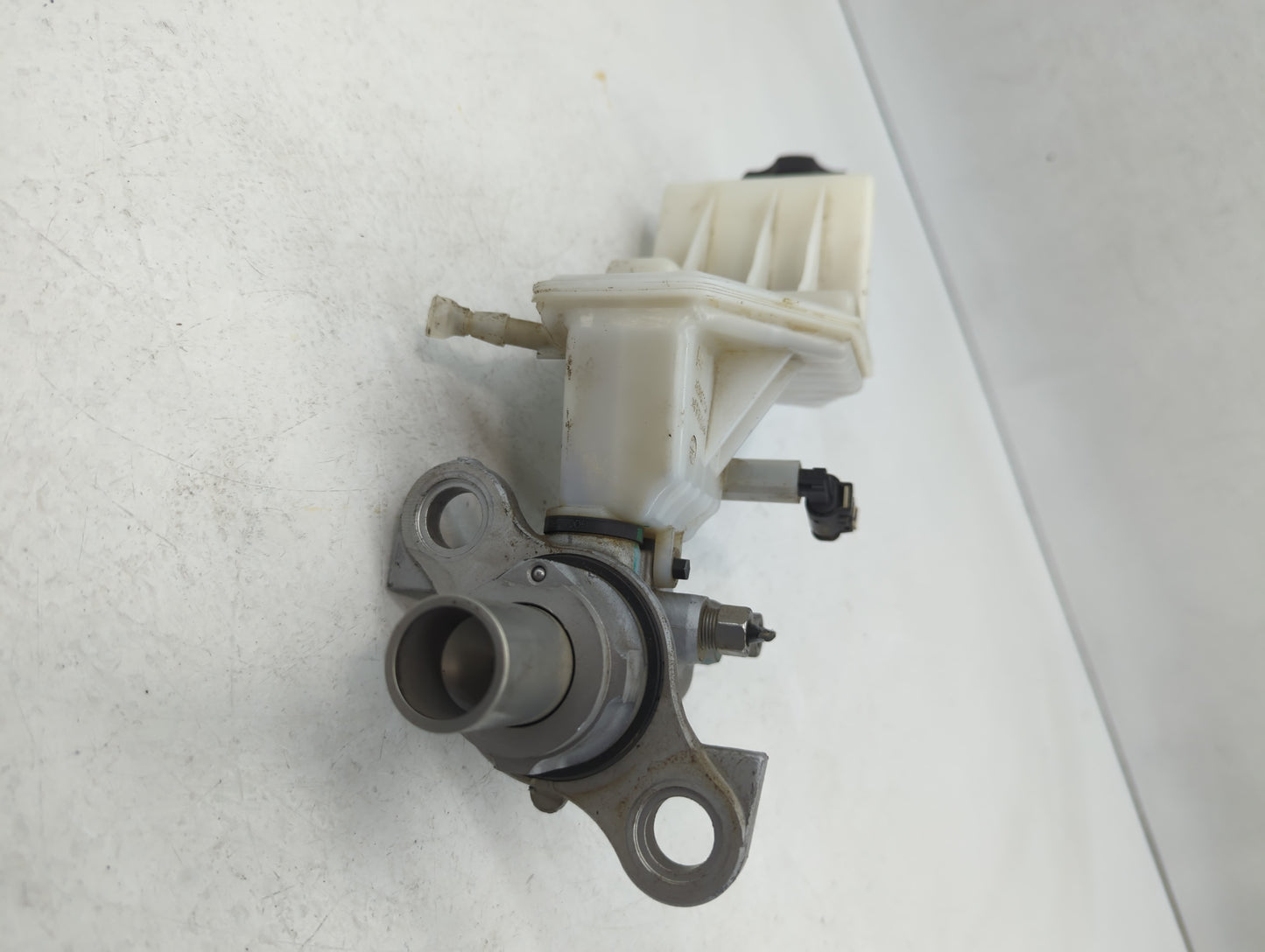 2018-2022 Chevrolet Equinox Brake Master Cylinder 610963 - Oemusedautoparts1.com
