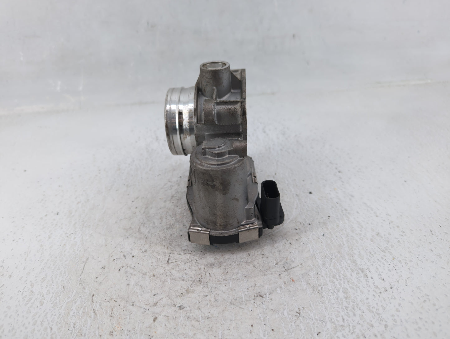 2018-2019 Chevrolet Equinox Throttle Body P/N:55496779AA Fits Fits 2017 2018 2019 OEM Used Auto Parts - Oemusedautoparts1.co