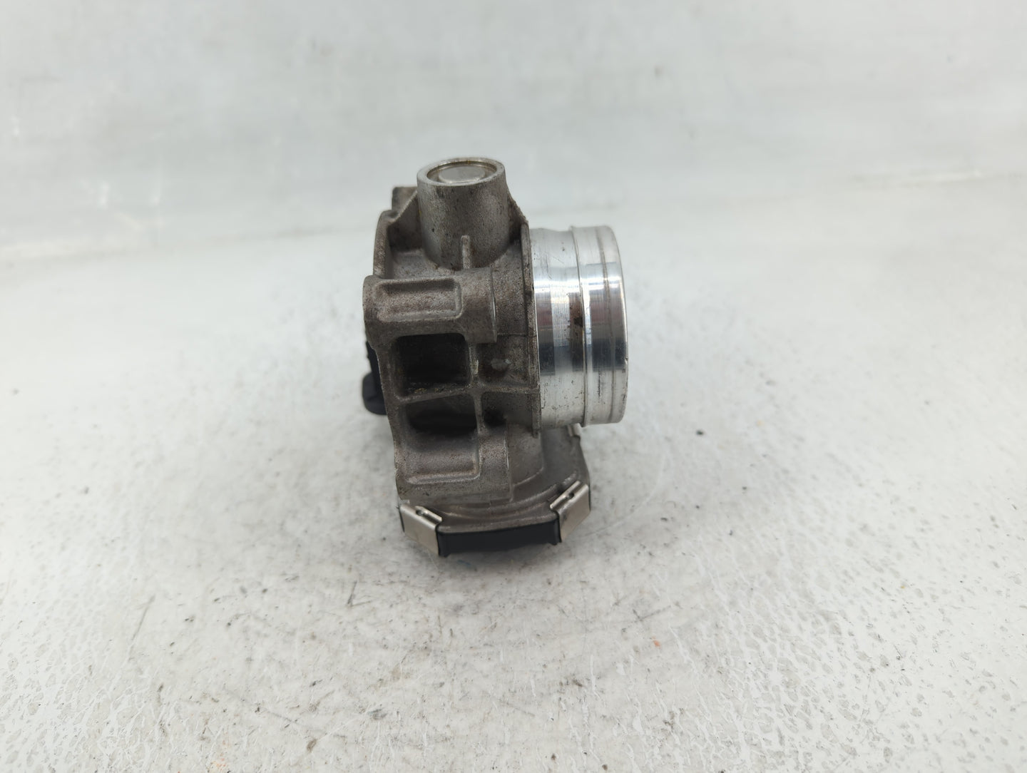 2018-2019 Chevrolet Equinox Throttle Body P/N:55496779AA Fits Fits 2017 2018 2019 OEM Used Auto Parts - Oemusedautoparts1.co