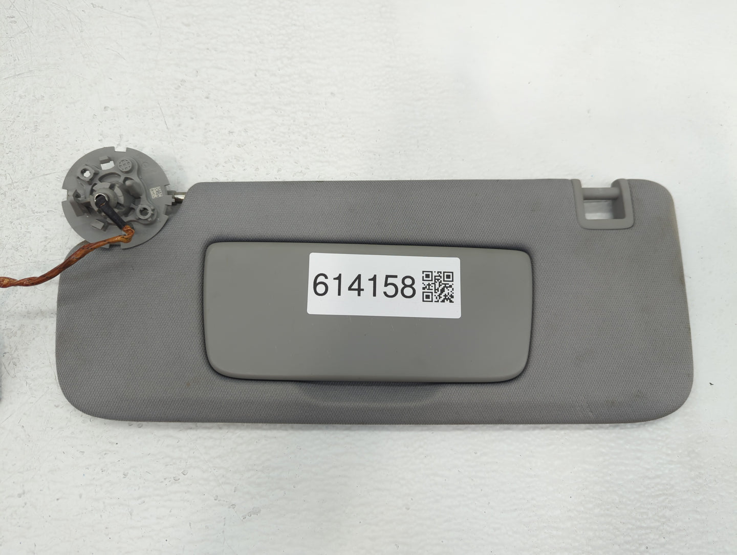 2018-2019 Chevrolet Equinox Sun Visor Shade Replacement Driver Left Mirror Fits Fits 2018 2019 OEM Used Auto Parts - Oemused