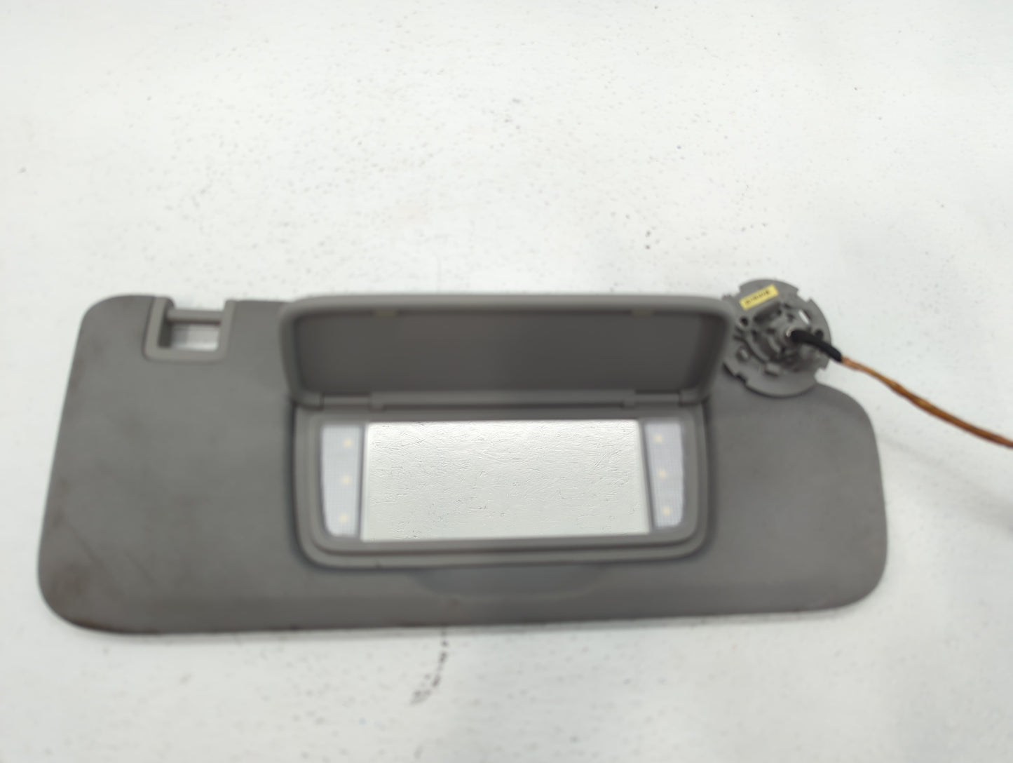 2018-2019 Chevrolet Equinox Sun Visor Shade Replacement Passenger Right Mirror Fits Fits 2018 2019 OEM Used Auto Parts - Oem