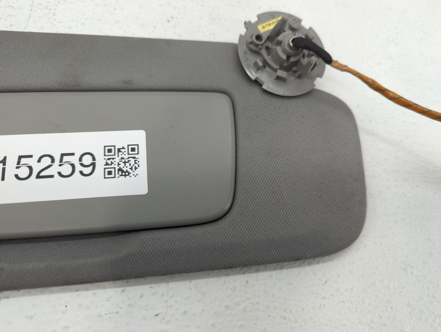 2018-2019 Chevrolet Equinox Sun Visor Shade Replacement Passenger Right Mirror Fits Fits 2018 2019 OEM Used Auto Parts - Oem