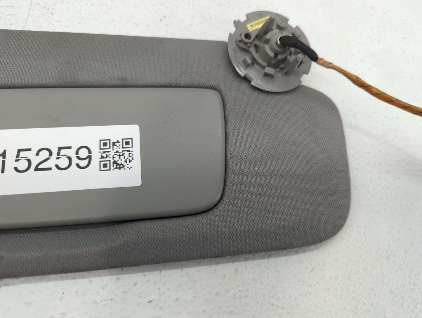 2018-2019 Chevrolet Equinox Sun Visor Shade Replacement Passenger Right Mirror Fits Fits 2018 2019 OEM Used Auto Parts - Oem