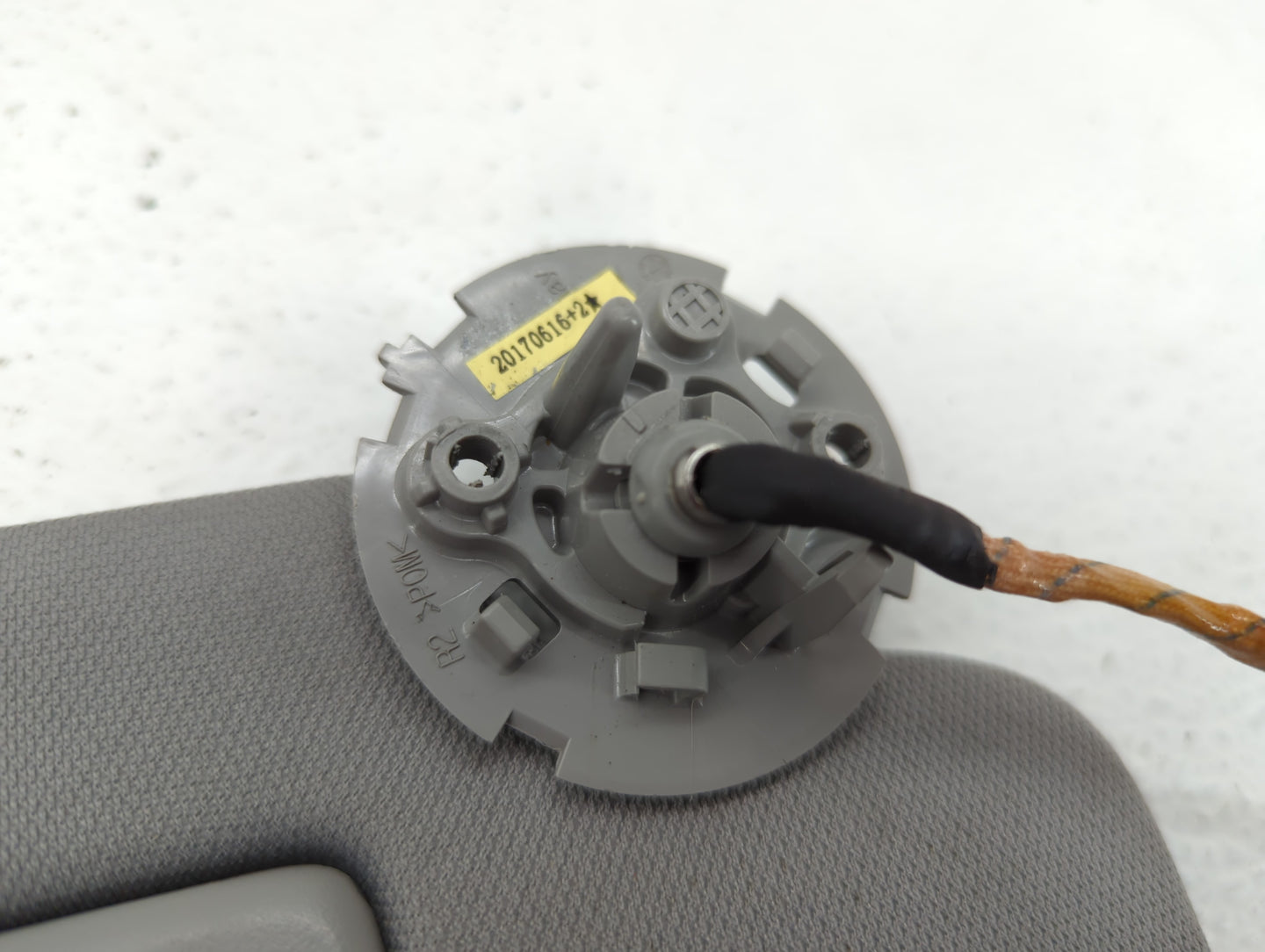 2018-2019 Chevrolet Equinox Sun Visor Shade Replacement Passenger Right Mirror Fits Fits 2018 2019 OEM Used Auto Parts - Oem