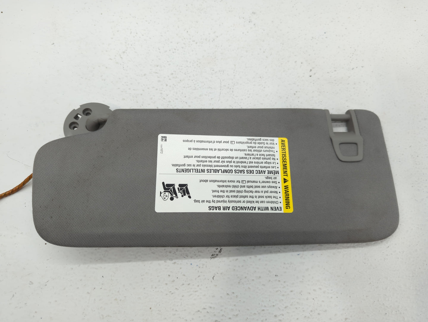 2018-2019 Chevrolet Equinox Sun Visor Shade Replacement Passenger Right Mirror Fits Fits 2018 2019 OEM Used Auto Parts - Oem