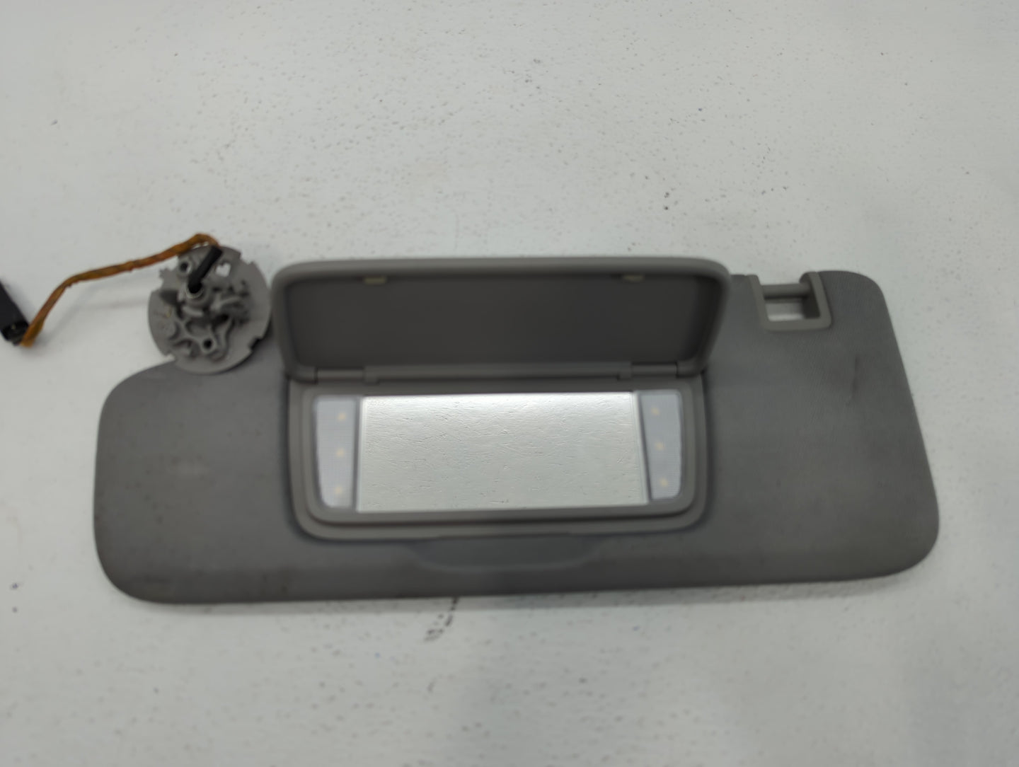 2018-2019 Chevrolet Equinox Sun Visor Shade Replacement Driver Left Mirror Fits Fits 2018 2019 OEM Used Auto Parts - Oemused