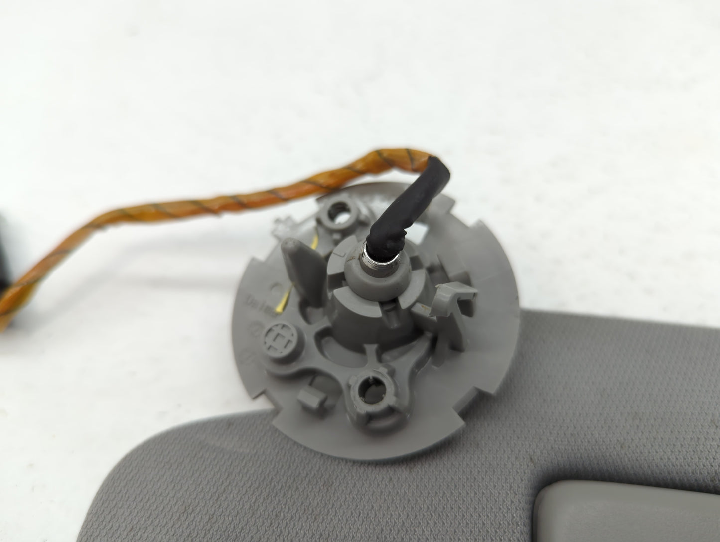 2018-2019 Chevrolet Equinox Sun Visor Shade Replacement Driver Left Mirror Fits Fits 2018 2019 OEM Used Auto Parts - Oemused