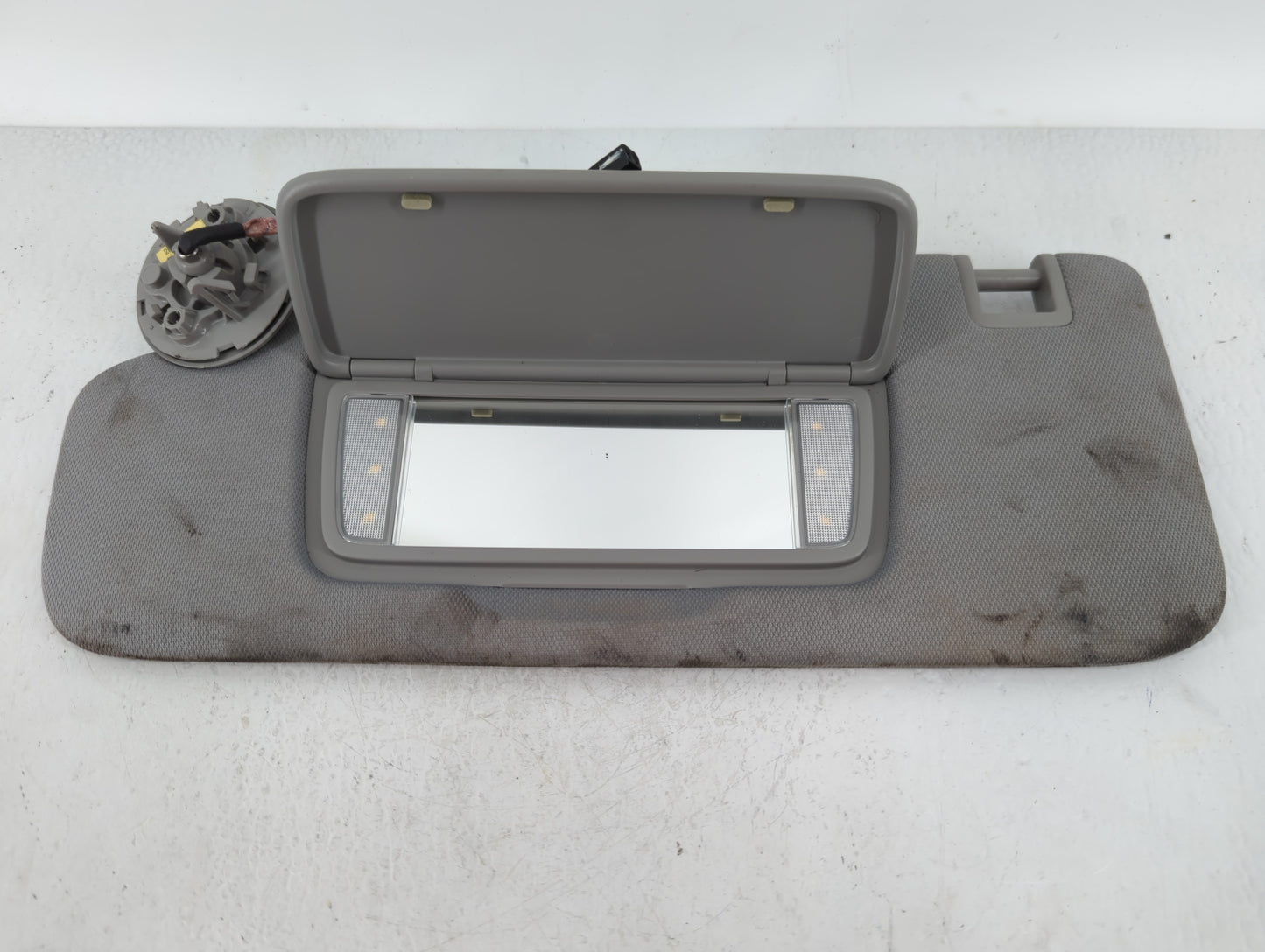 2018-2019 Chevrolet Equinox Sun Visor Shade Replacement Driver Left Mirror Fits Fits 2018 2019 OEM Used Auto Parts - Oemused