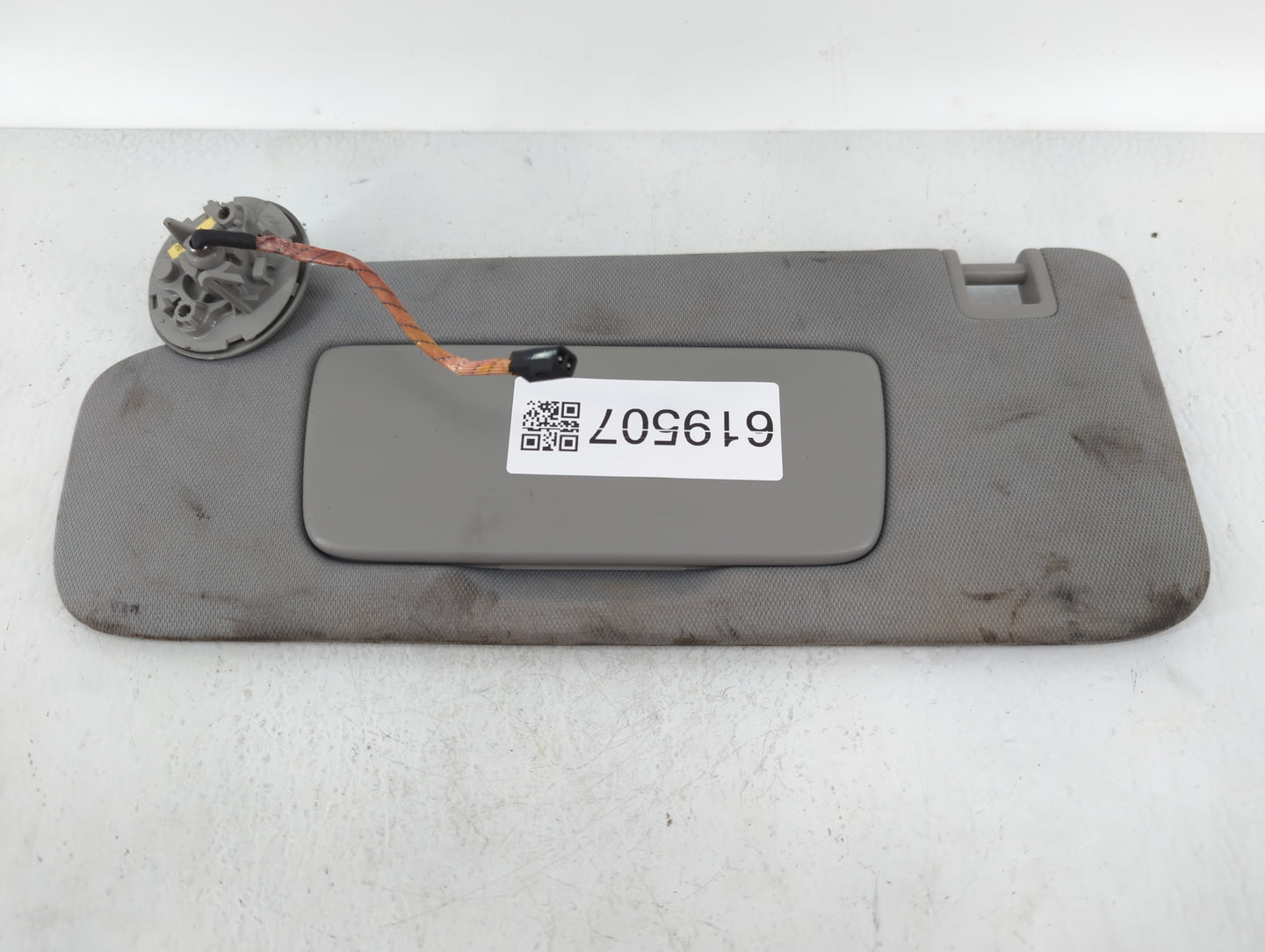 2018-2019 Chevrolet Equinox Sun Visor Shade Replacement Driver Left Mirror Fits Fits 2018 2019 OEM Used Auto Parts - Oemused