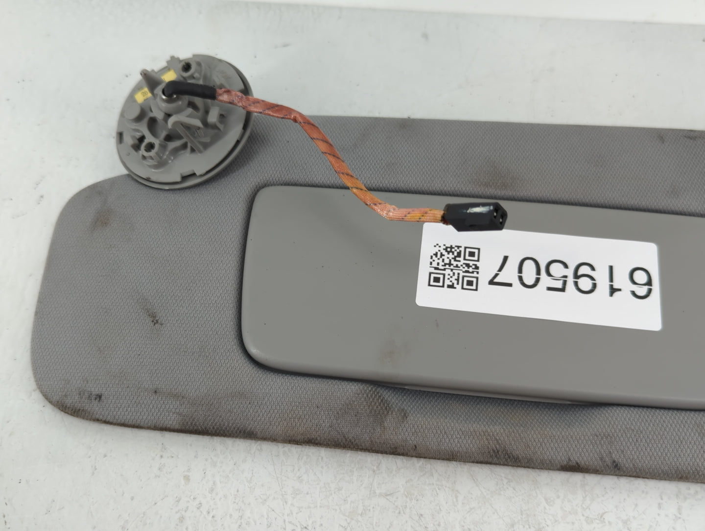 2018-2019 Chevrolet Equinox Sun Visor Shade Replacement Driver Left Mirror Fits Fits 2018 2019 OEM Used Auto Parts - Oemused