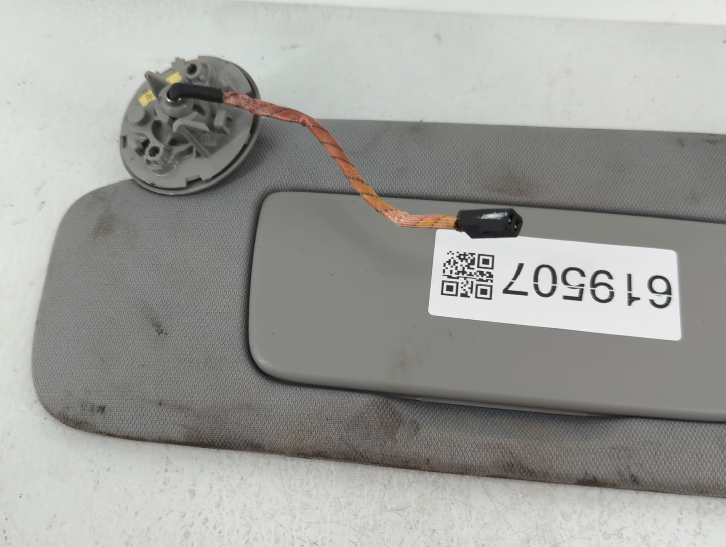 2018-2019 Chevrolet Equinox Sun Visor Shade Replacement Driver Left Mirror Fits Fits 2018 2019 OEM Used Auto Parts - Oemused