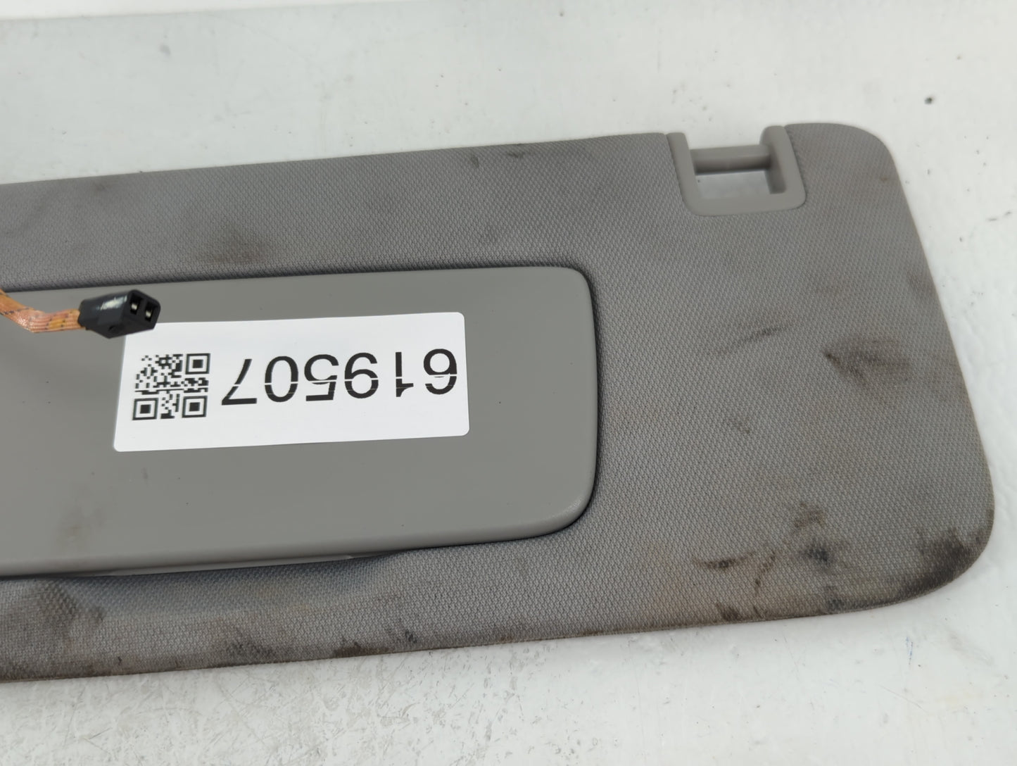 2018-2019 Chevrolet Equinox Sun Visor Shade Replacement Driver Left Mirror Fits Fits 2018 2019 OEM Used Auto Parts - Oemused
